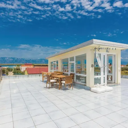 One-Bedroom Apartment In Vir Daire *