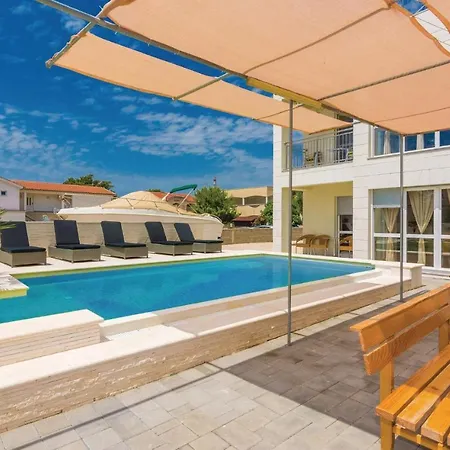 One-Bedroom Apartment In Vir