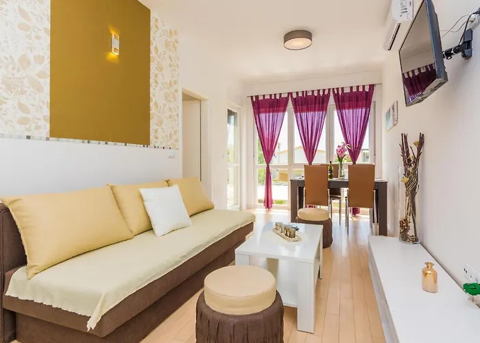 One-Bedroom Apartment In Vir Vir